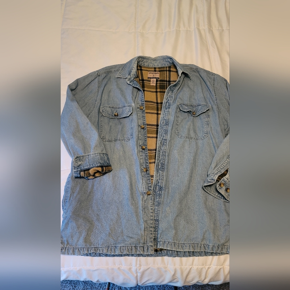High Sierra brand lined jean jacket. Size large. Blue jean color outside.